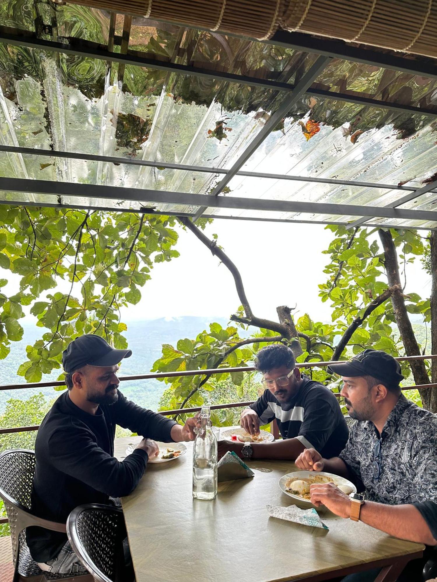 Sunset Valley Kerala Pool Resort - Monsoon Forest Cottage Stay In Idukki With Private Waterfalls, Natural Streams & Breathtaking Views Pīrmed Εξωτερικό φωτογραφία