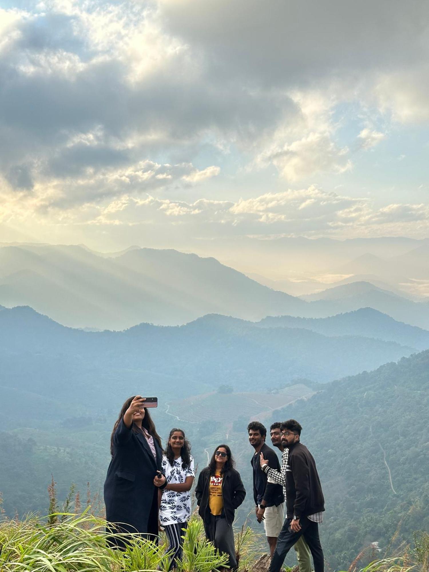 Sunset Valley Kerala Pool Resort - Serene Natural Forest Cottage Stay In Idukki With Sunrise & Sunset Panoramas, Natural Streams & Tranquil Summer Evenings Pīrmed Εξωτερικό φωτογραφία