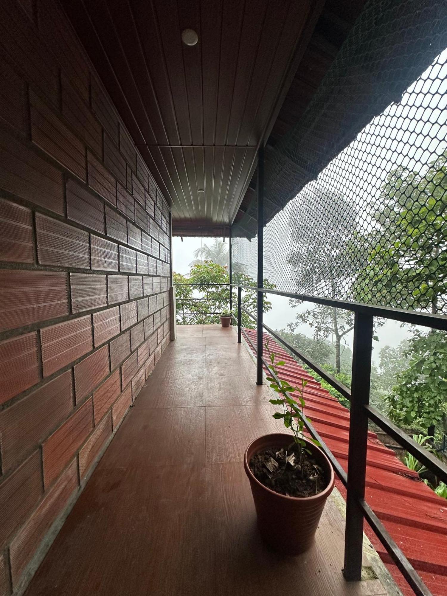 Sunset Valley Kerala Pool Resort - Serene Natural Forest Cottage Stay In Idukki With Sunrise & Sunset Panoramas, Natural Streams & Tranquil Summer Evenings Pīrmed Εξωτερικό φωτογραφία
