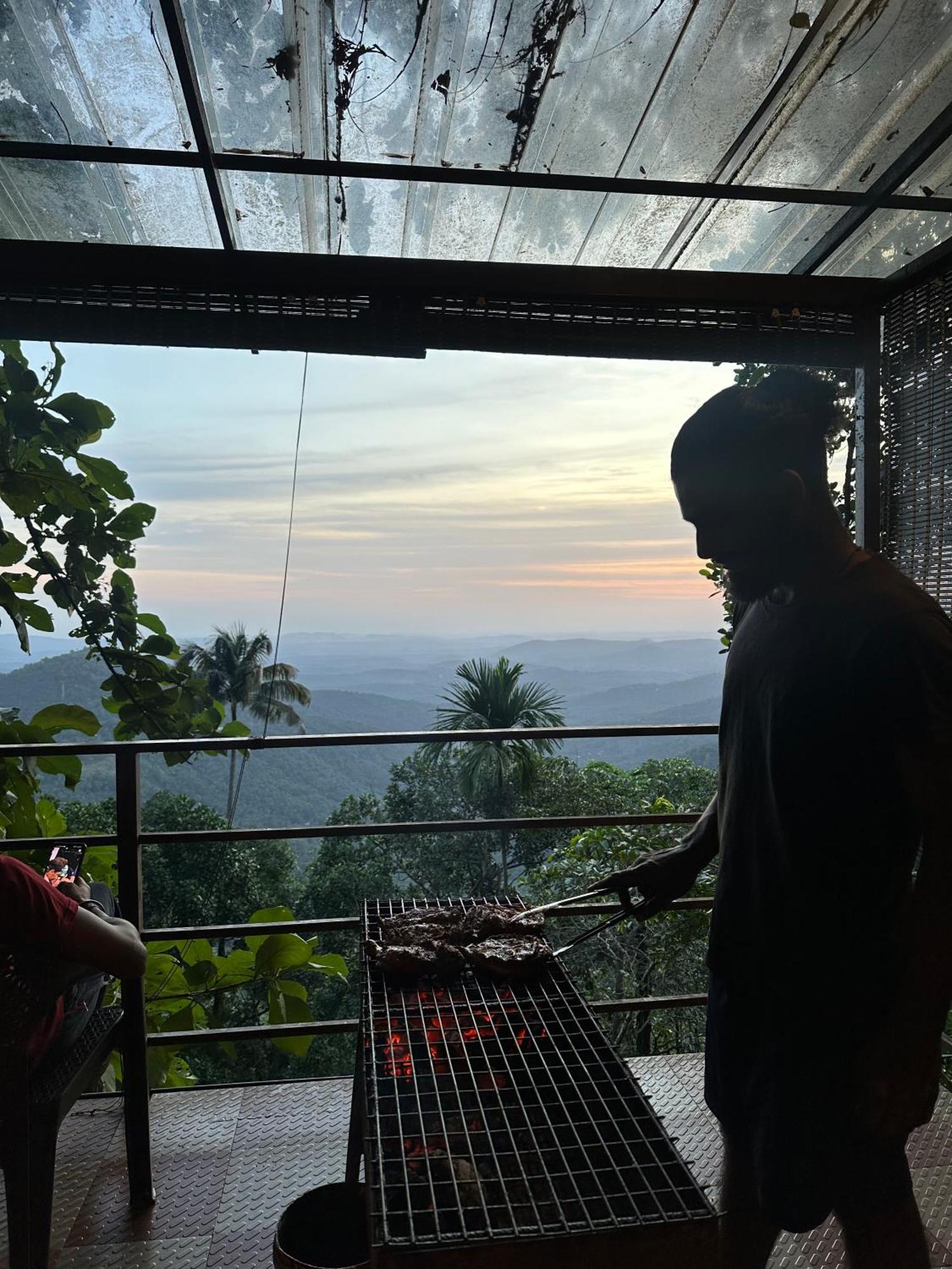 Sunset Valley Kerala Pool Resort - Serene Natural Forest Cottage Stay In Idukki With Sunrise & Sunset Panoramas, Natural Streams & Tranquil Summer Evenings Pīrmed Εξωτερικό φωτογραφία