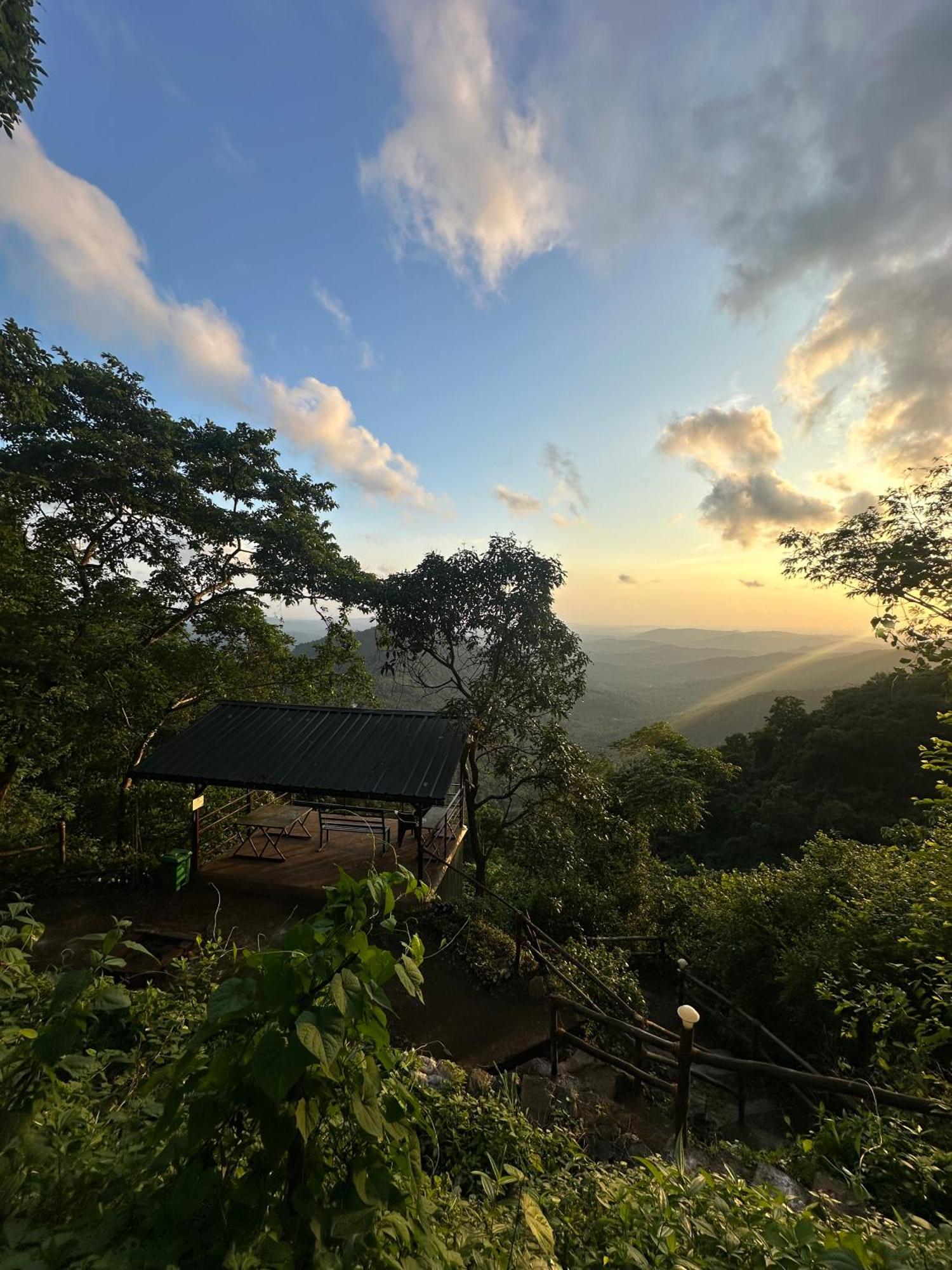 Sunset Valley Kerala Pool Resort - Serene Natural Forest Cottage Stay In Idukki With Sunrise & Sunset Panoramas, Natural Streams & Tranquil Summer Evenings Pīrmed Εξωτερικό φωτογραφία